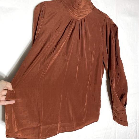 RW&CO. Rust Brown Long Sleeve Mock Neck Silky Blouse M - Picture 14 of 16